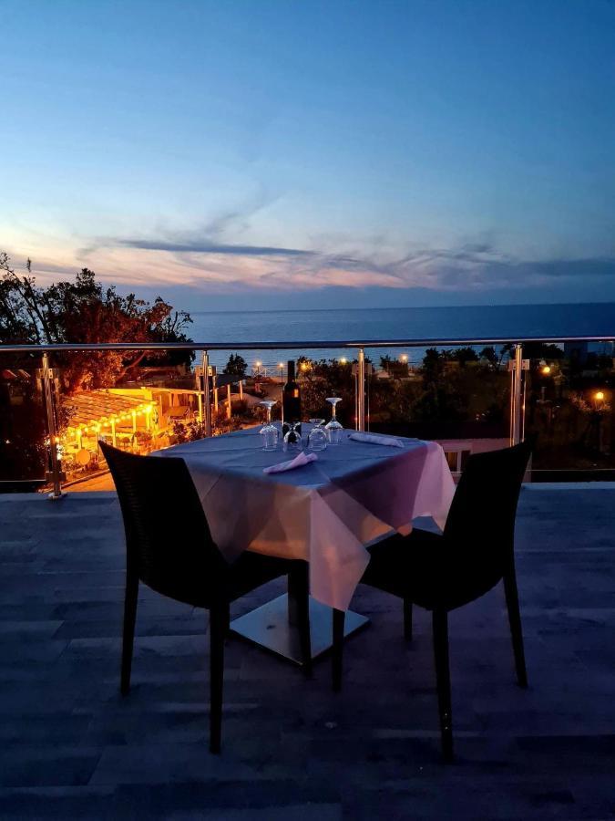 Frontemare Hotel Village & Ristorante Роди-Гарганико Экстерьер фото